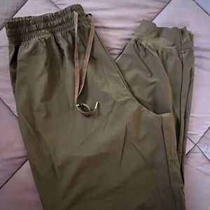 Women's sleek tech black Old Navy joggers